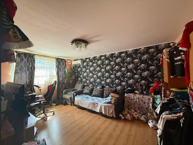 Apartament cu 3 camere decomandat în Berceni