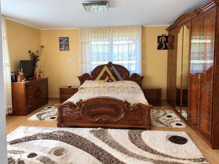 Casă cu 3 camere cu Teren 2700 Mp în Băsești