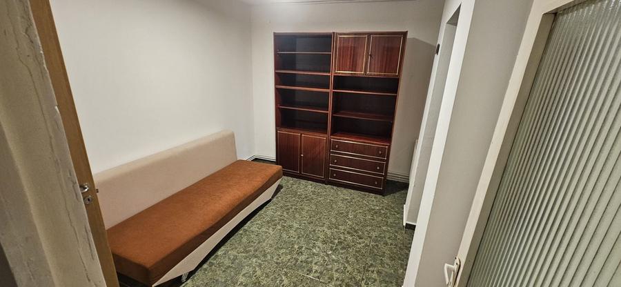 Apartament cu 3 camere decomandat în Soceni