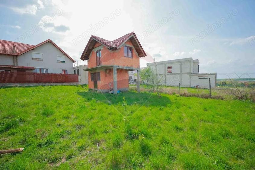Casă cu Teren 1013 Mp în Cordău