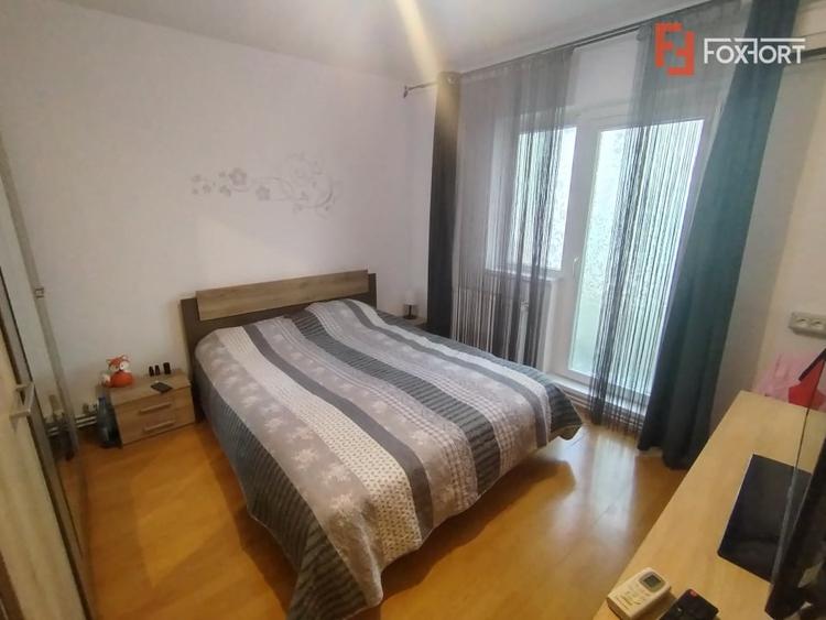 Apartament cu 3 camere decomandat, mobilat în Girocului
