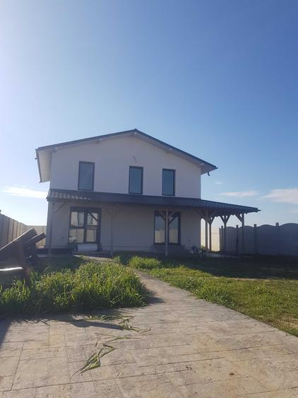 Casă cu 4 camere în Bâcu
