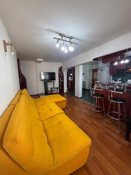 Apartament cu 3 camere semidecomandat în Păcurari