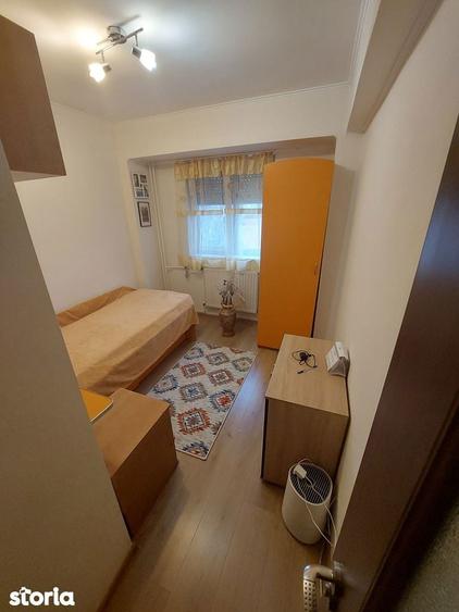 Apartament cu 3 camere decomandat în Decebal