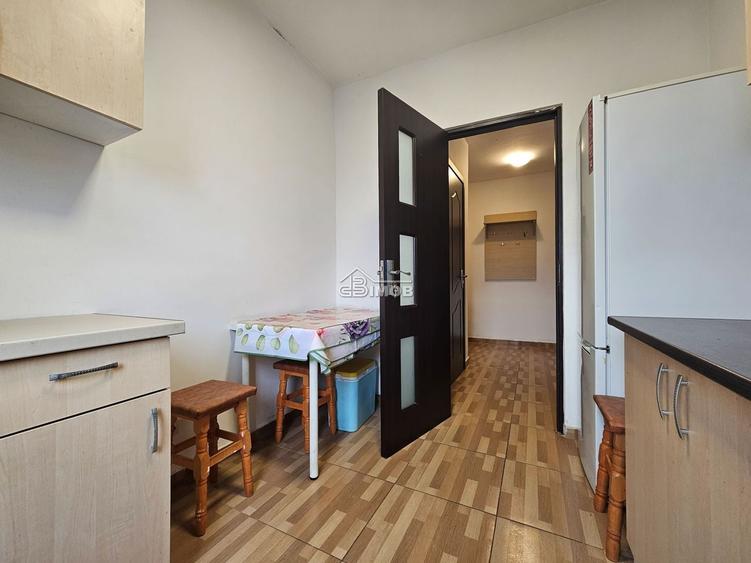 Apartament cu 2 camere semidecomandat, mobilat în Micro 9