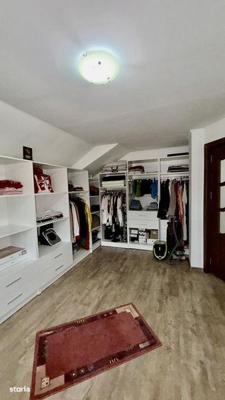 Casă cu 4 camere în Vlădești