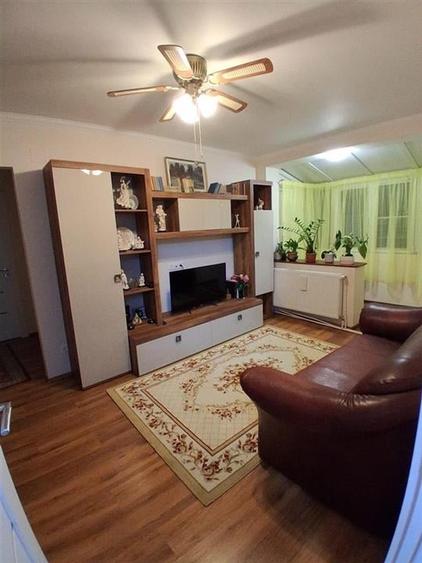 Apartament cu 3 camere semidecomandat, mobilat în Spitalul Județean