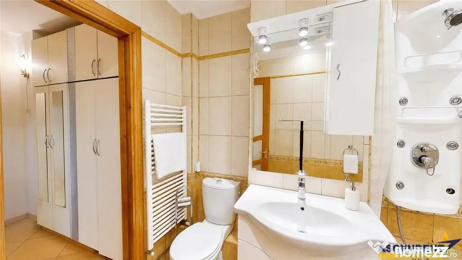 Apartament cu 3 camere decomandat în 13 Decembrie