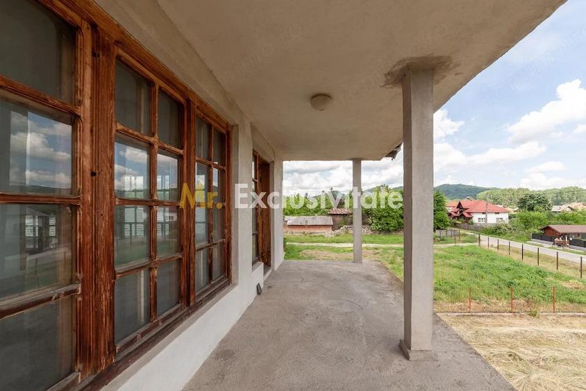 Casă cu 5 camere cu Teren 1093 Mp în Domnești