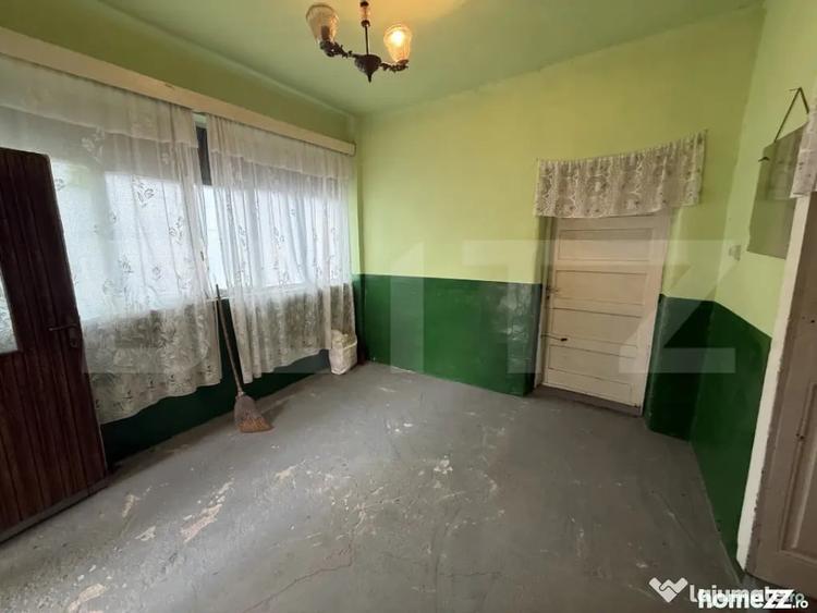Casă cu 2 camere cu Teren 11600 Mp în Central