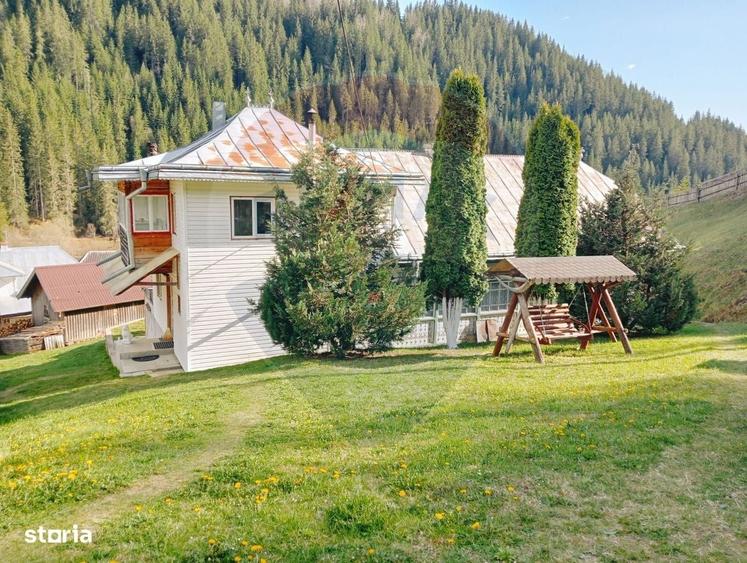 Casă cu 4 camere în Catrinari