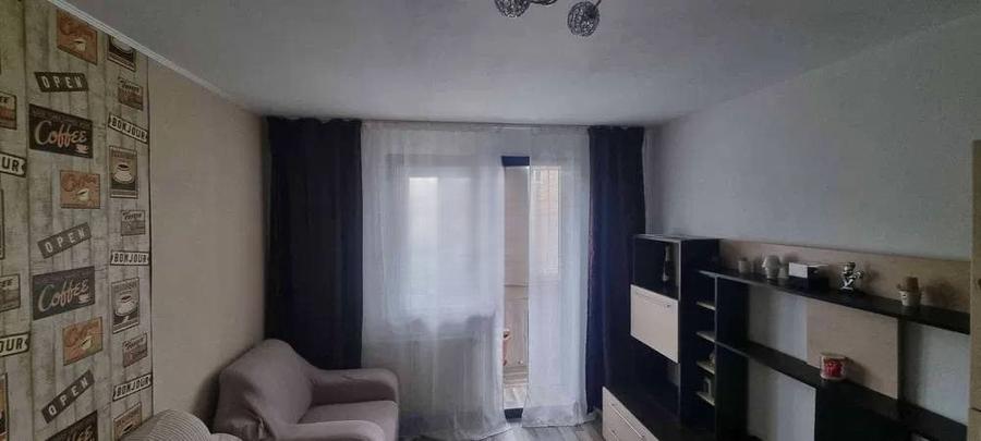 Apartament cu 3 camere decomandat în Florilor