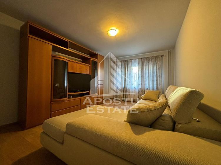 Apartament cu 3 camere decomandat, mobilat în Lipovei