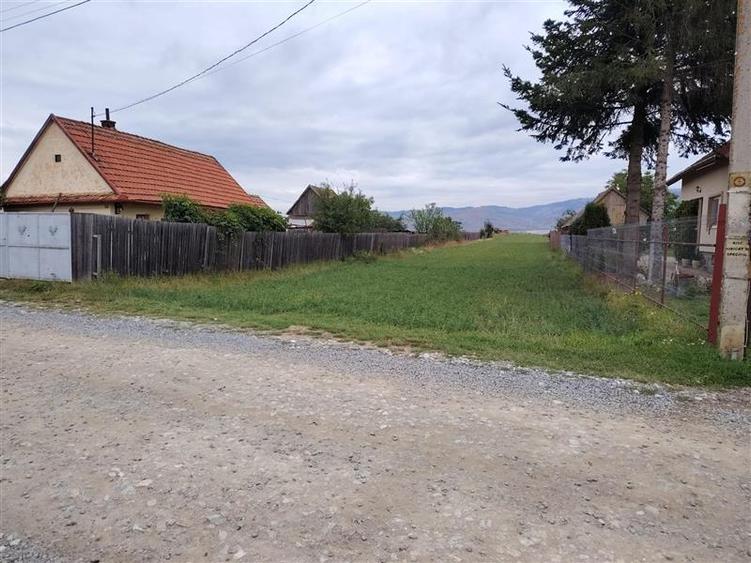 Teren Construcții intravilan de 2227 mp, în Vest
