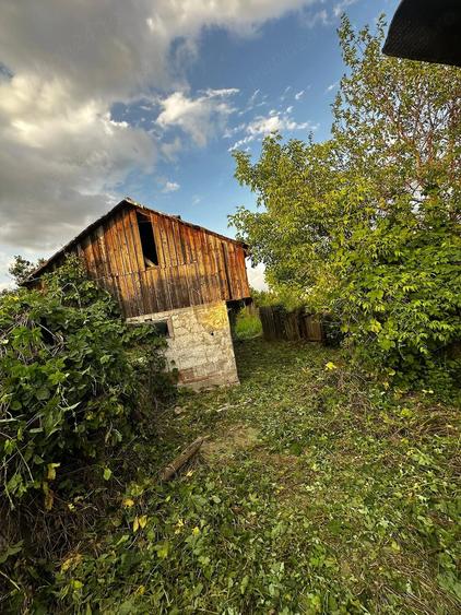 Teren de 1500 mp, în Izvoare