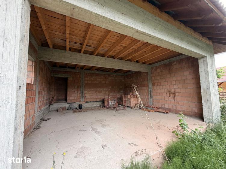 Casă cu 7 camere cu Teren 1052 Mp în Central