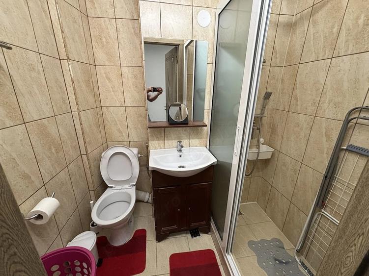 Apartament cu 3 camere semidecomandat în Dacia
