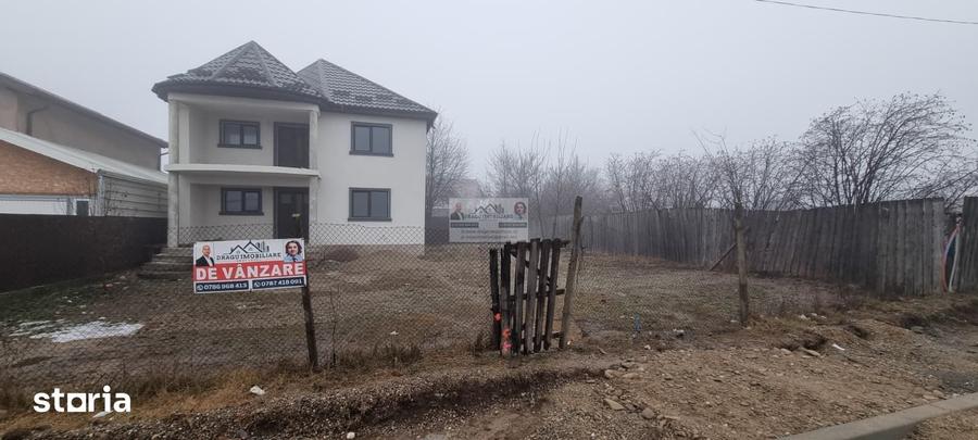 Casă cu 5 camere cu Teren 504 Mp în Tătărăști