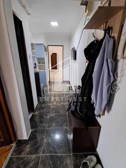 Apartament cu 3 camere semidecomandat, mobilat în Micro 16