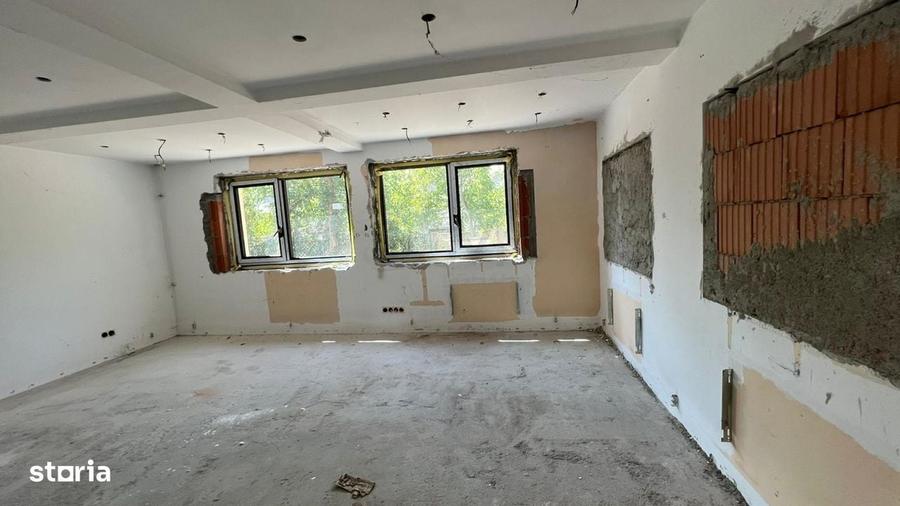 Casă cu 4 camere în Izvorani