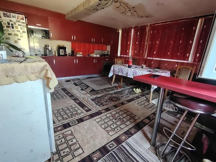 Apartament cu 3 camere decomandat în Florești