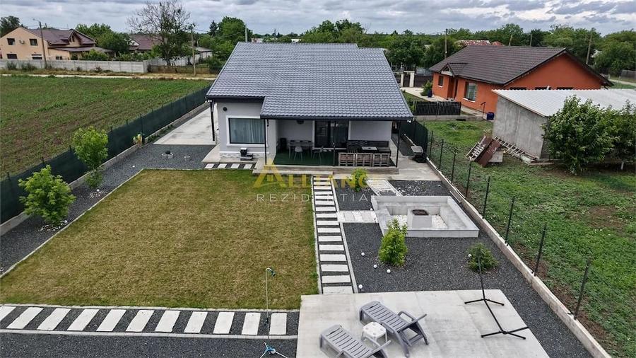 Casă cu 8 camere cu Teren 755 Mp în Frumușani