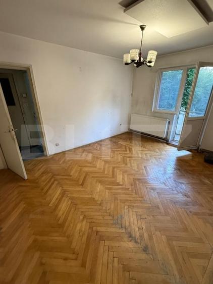 Apartament cu 3 camere semidecomandat în Vlahuță