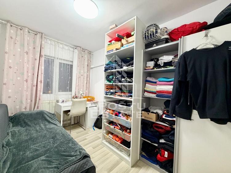Apartament cu 4 camere decomandat, mobilat în Lipovei