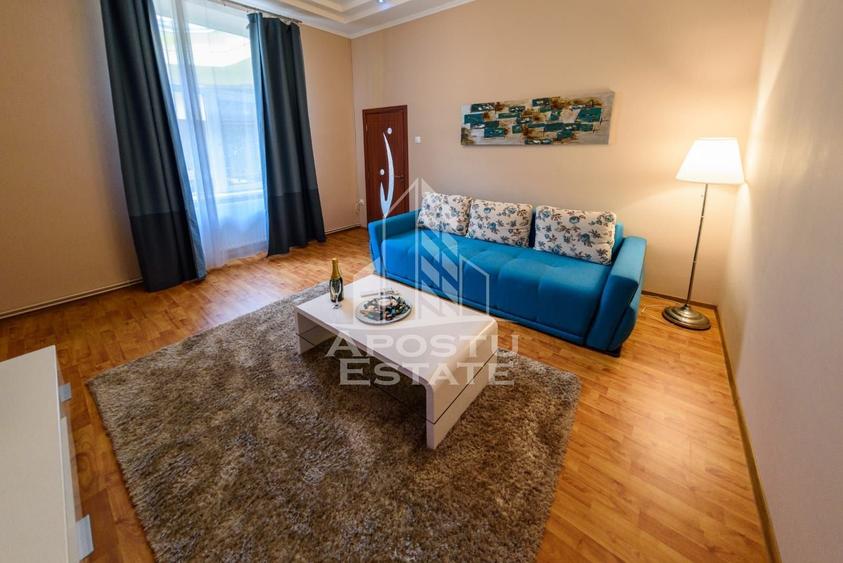 Apartament cu 3 camere decomandat, mobilat în P-ța Unirii