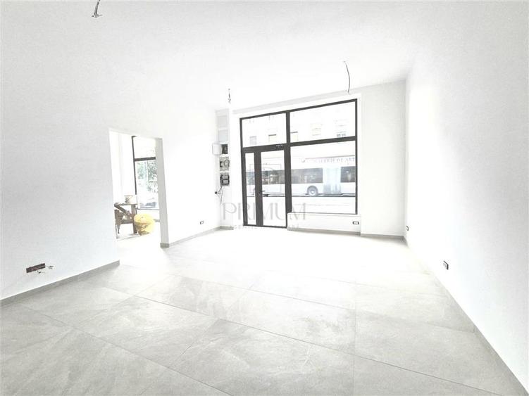 Spațiu comercial, de 30 mp, în P-ța Maria