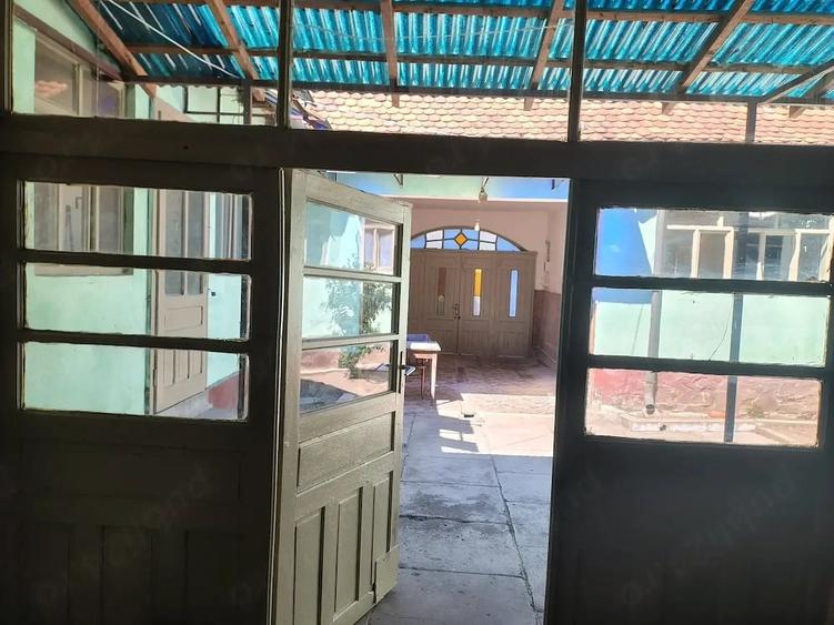 Casă cu 4 camere cu Teren 1700 Mp în Chisindia