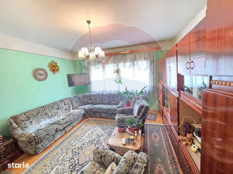 Casă cu 5 camere cu Teren 310 Mp în Central