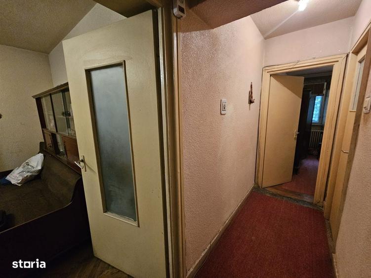 Apartament cu 3 camere semidecomandat în Giulești