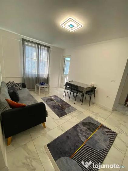 Apartament cu 3 camere semidecomandat în Giurgiului