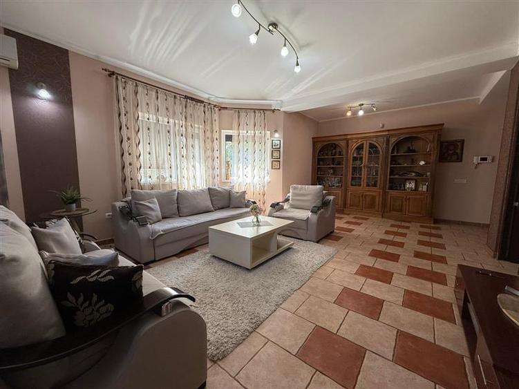 Vila de vanzare   Trapezului - 9