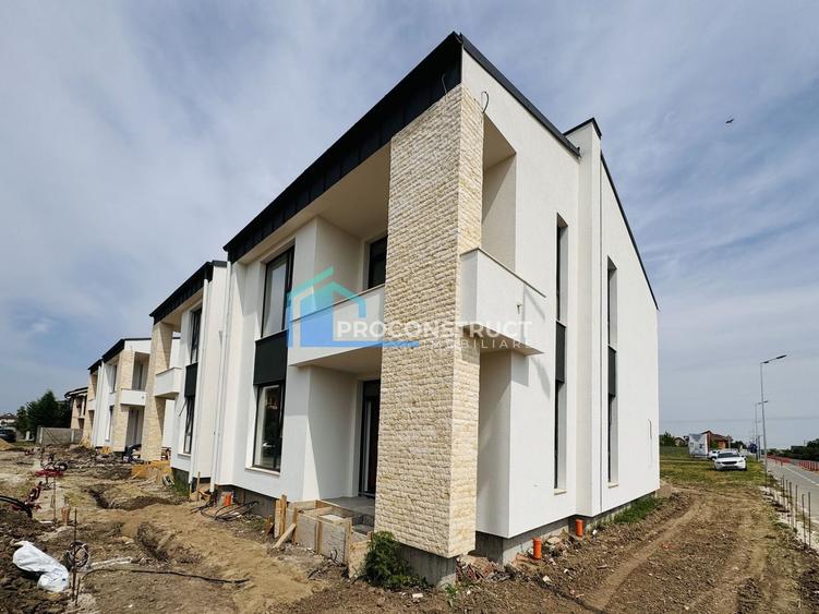 Duplex cu 4 camere cu Canalizare în Moșnița Nouă