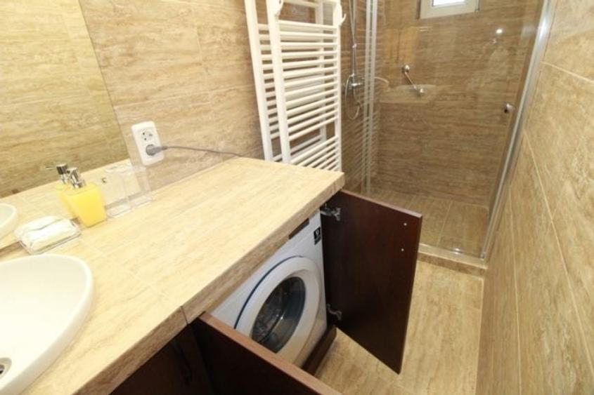 Apartament cu 2 camere semidecomandat, mobilat în Romană