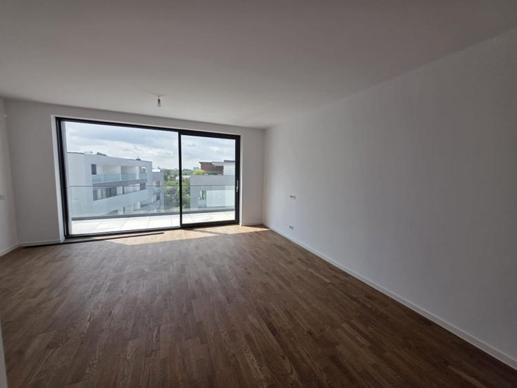 Apartament cu 3 camere decomandat în Băneasa
