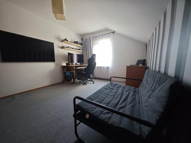 Casă individuală cu 5 camere cu Garaj în Ostratu