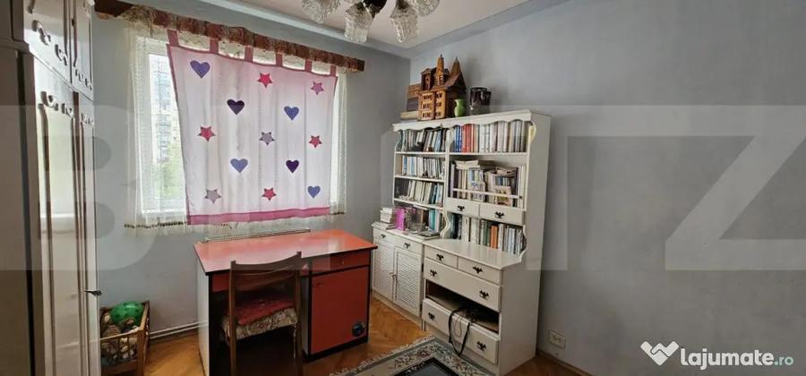 Apartament cu 4 camere decomandat în Simeria