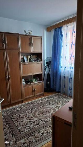 Apartament cu 3 camere semidecomandat în Central
