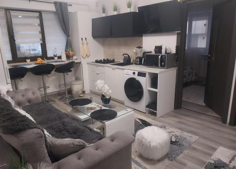 Apartament cu 2 camere decomandat, mobilat în Baza 3