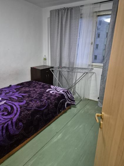 Apartament cu 4 camere decomandat în Pantelimon