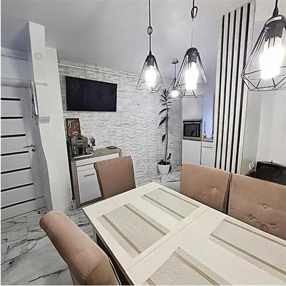 Apartament cu 3 camere decomandat în Răcădău