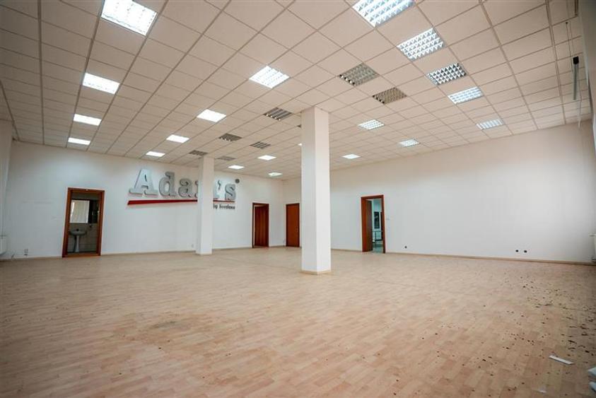 Spațiu comercial, de 1,240 mp, în Central