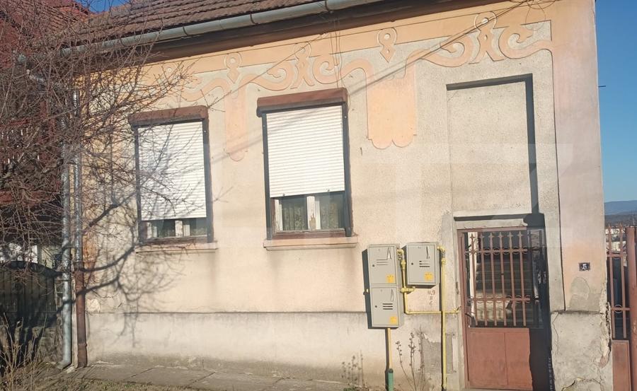 Casă individuală cu 5 camere cu Canalizare în Reghin
