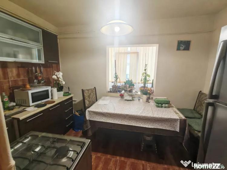 Apartament cu 3 camere decomandat în Casa de Cultură