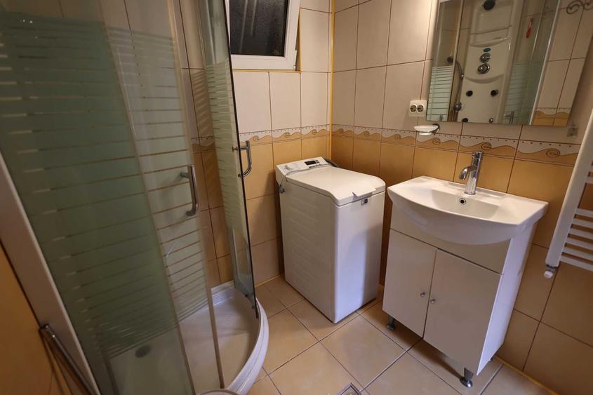 Casă cu 4 camere în Muncitoresc