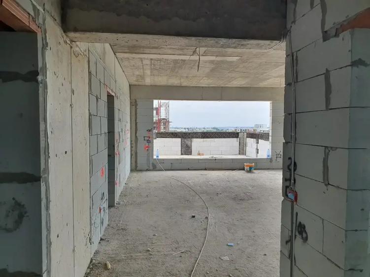 Apartament cu 4 camere decomandat în Titan
