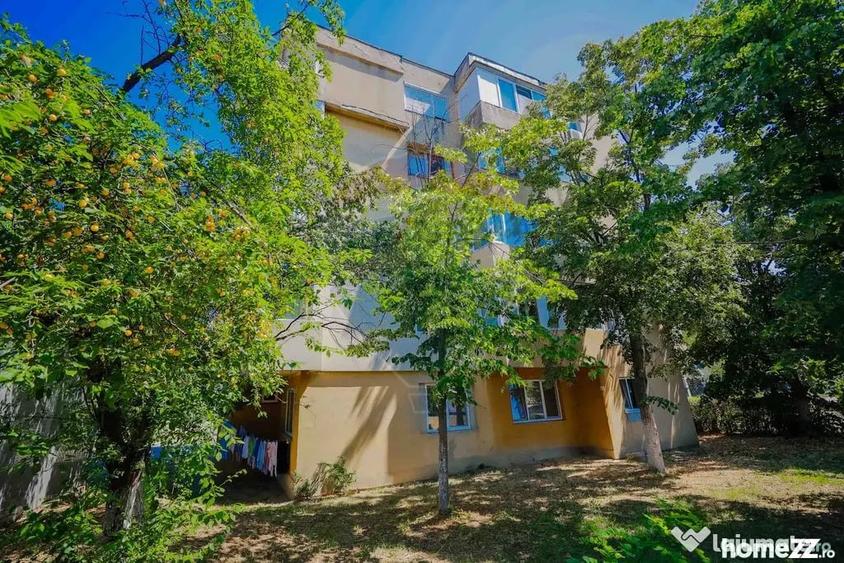 Apartament cu 3 camere decomandat în Nufărul